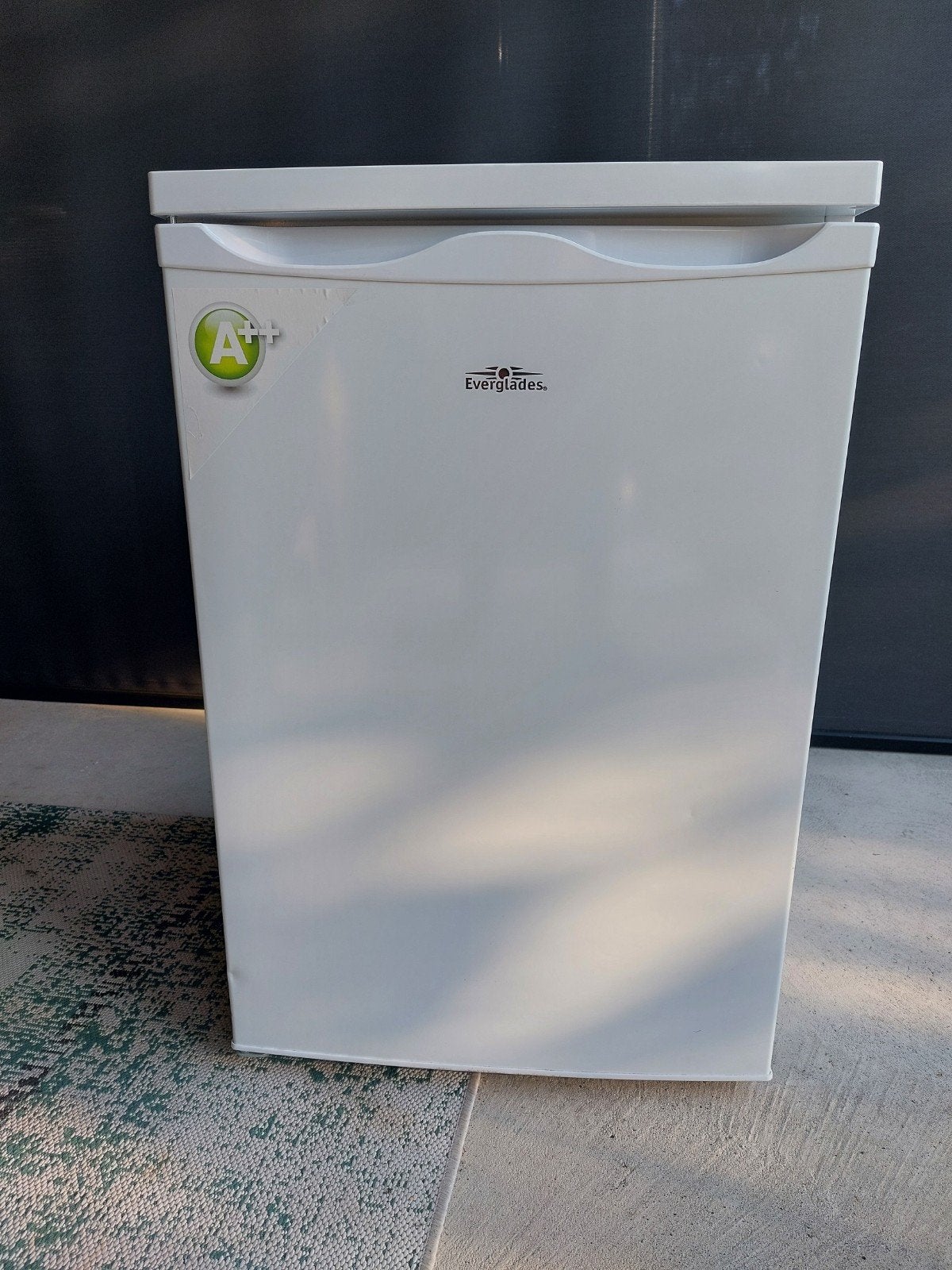 koelkast tafelmodel Everglades 137 liter, 100 tot 150 liter, Energieklasse A of zuiniger, 45 tot 60 cm, Ophalen