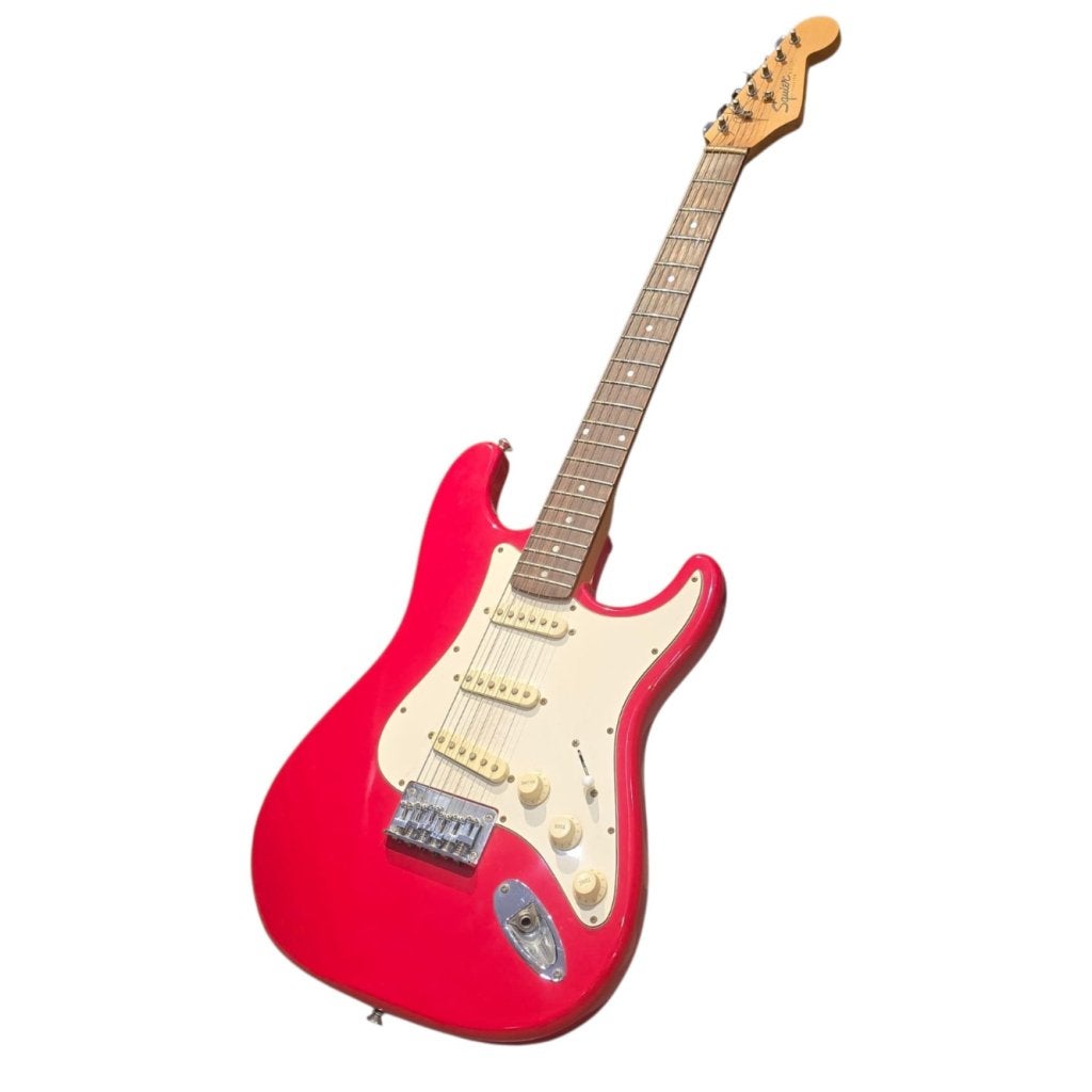Fender Squier Bullet Stratocaster Indonesia Gitaar, Fender, Gebruikt, Support@fender.com, 17600 Catalina Street
Los Angeles, CA 90746
USA