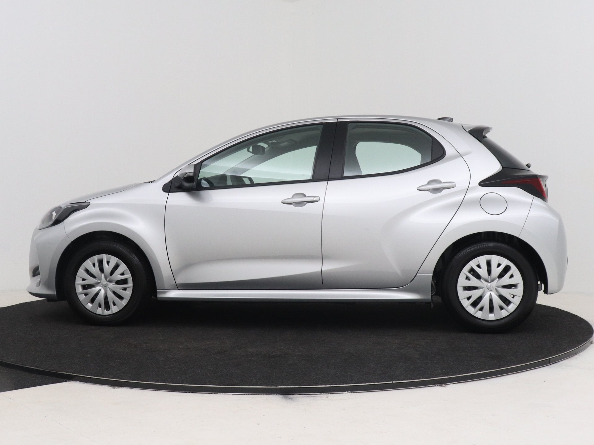 Toyota Yaris 1.5 Hybrid 115 Comfort | CLimate Control | Appl, 12 maanden, Gebruikt, Bedrijf, 26 km/l