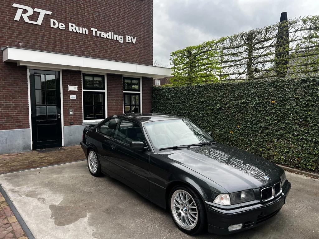 BMW 3-serie 320 E36 Leder airco stoelverwarming etc., Auto's, Zwart, 150 pk, Zwart, Handgeschakeld