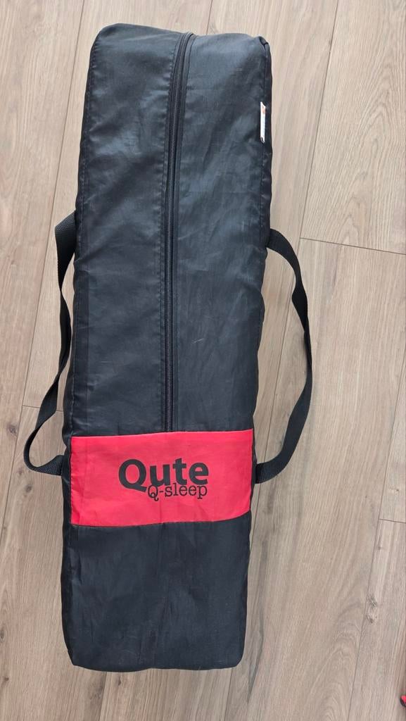 Qute Q-Sleep Campingbed Easyfold Zwart/Rood met 2 Matrassen, Ophalen, Zo goed als nieuw, Minder dan 140 cm, Matras