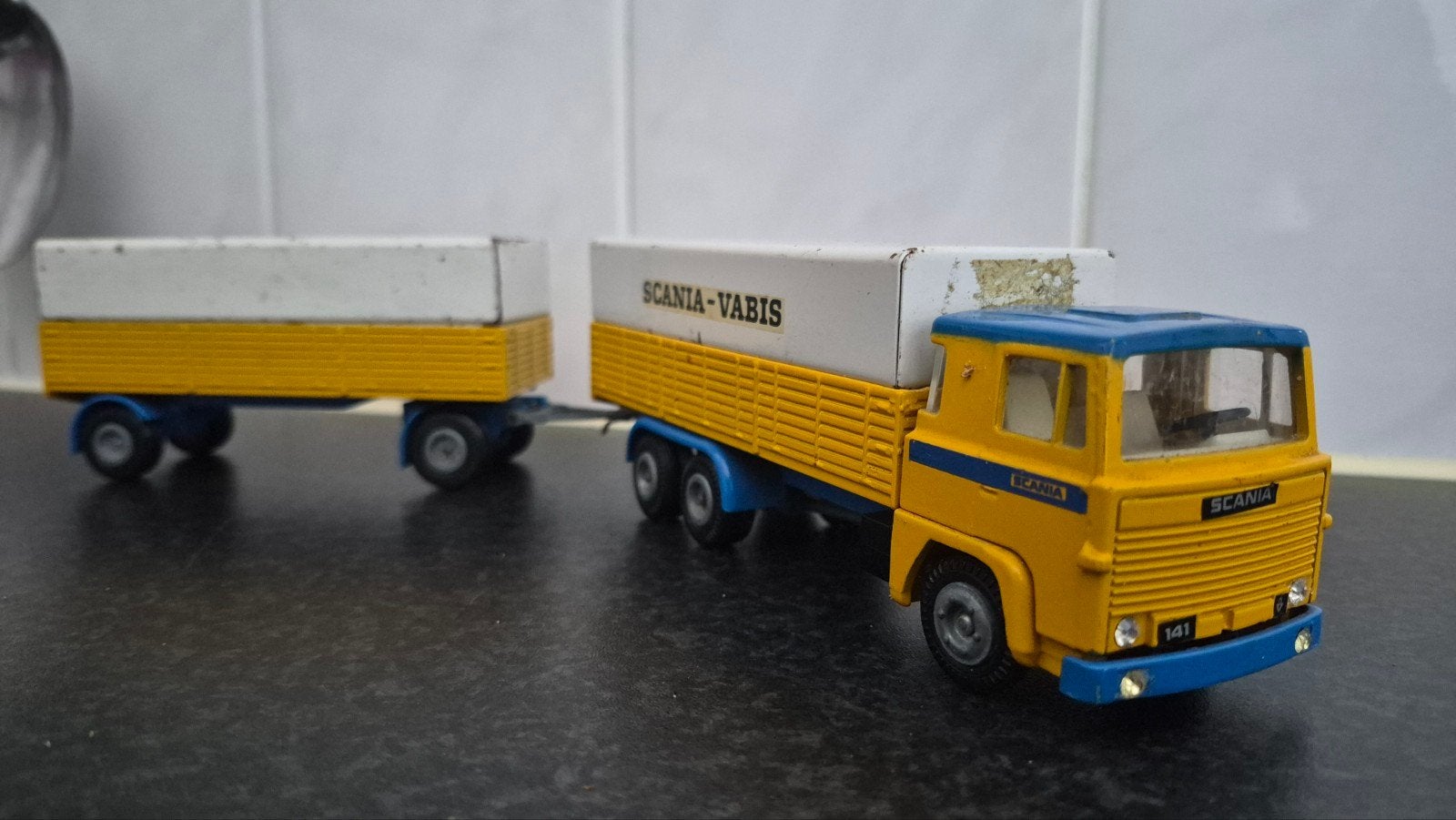 Mooie Tekno Scania 141 vrachtwagen met aanhanger schaal 1:50, Hobby en Vrije tijd, Ophalen of Verzenden, Gebruikt