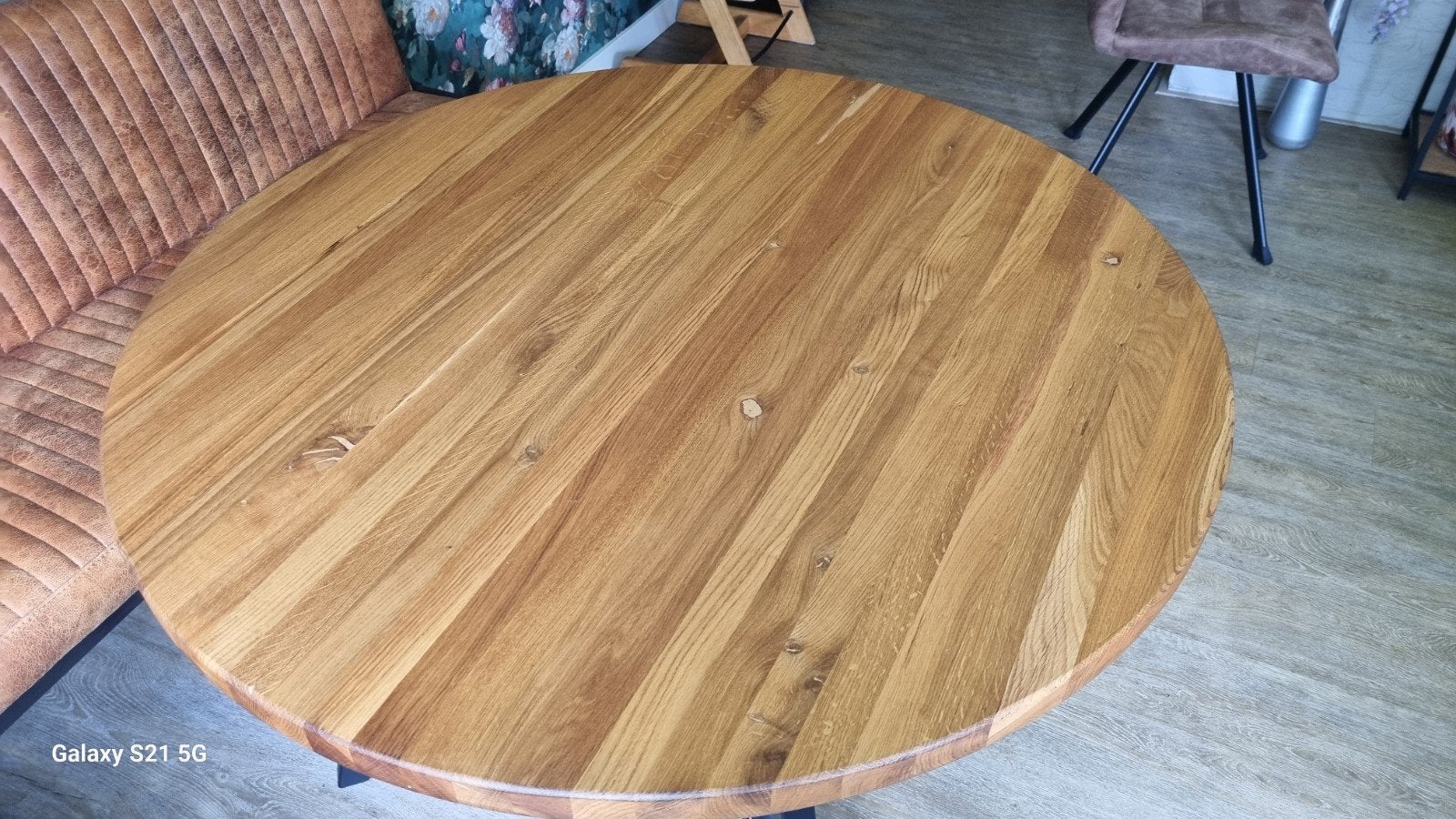 Eiken eetkamertafel rond met stalen onderstel., Huis en Inrichting, Tafels | Eettafels, Ophalen, Rond, Zo goed als nieuw, 100 tot 150 cm