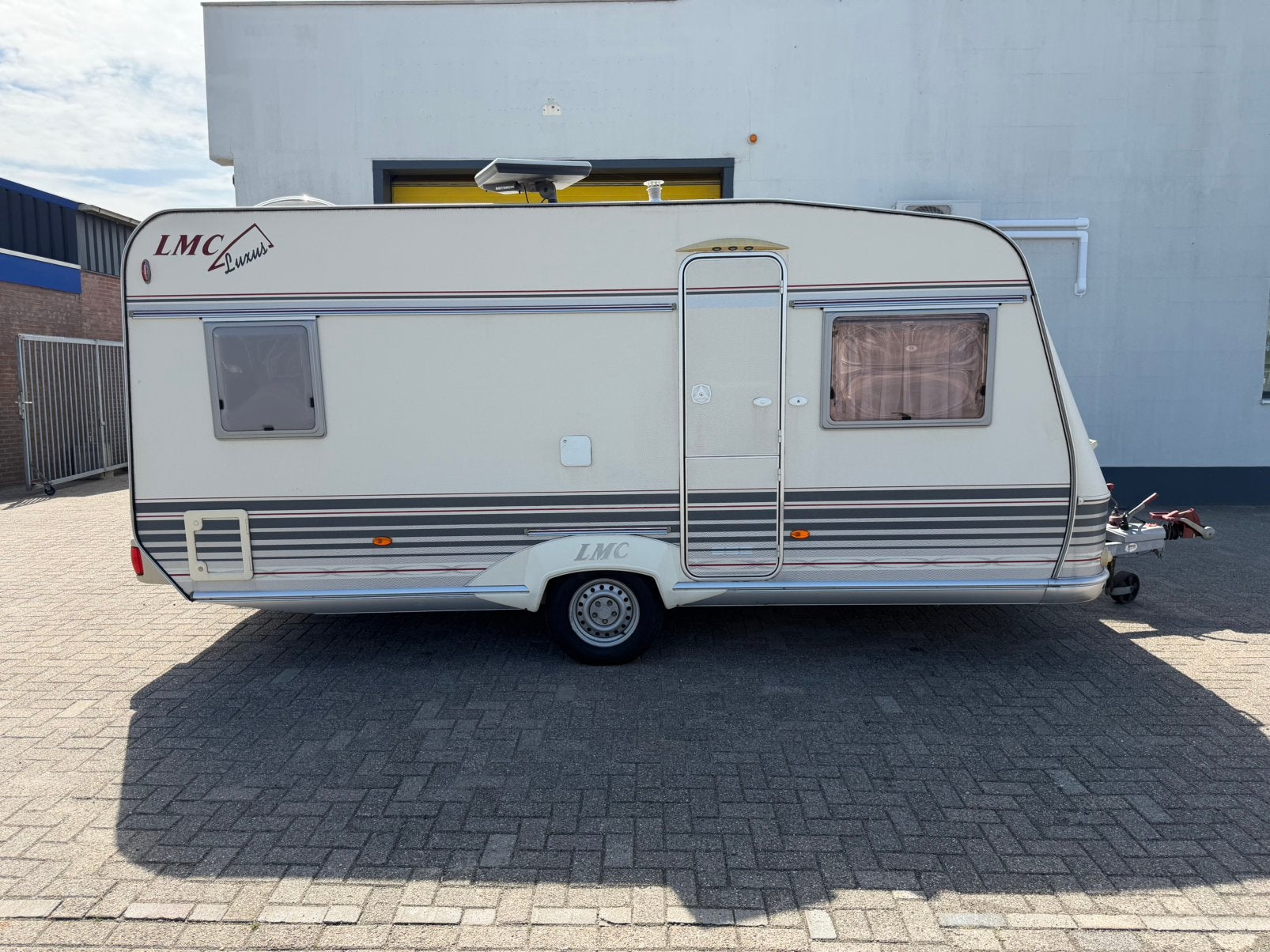 LMC 490K Frans bed, HEKI dakluik, Caravans en Kamperen, Rondzit, Frans bed, Particulier, Schokbreker