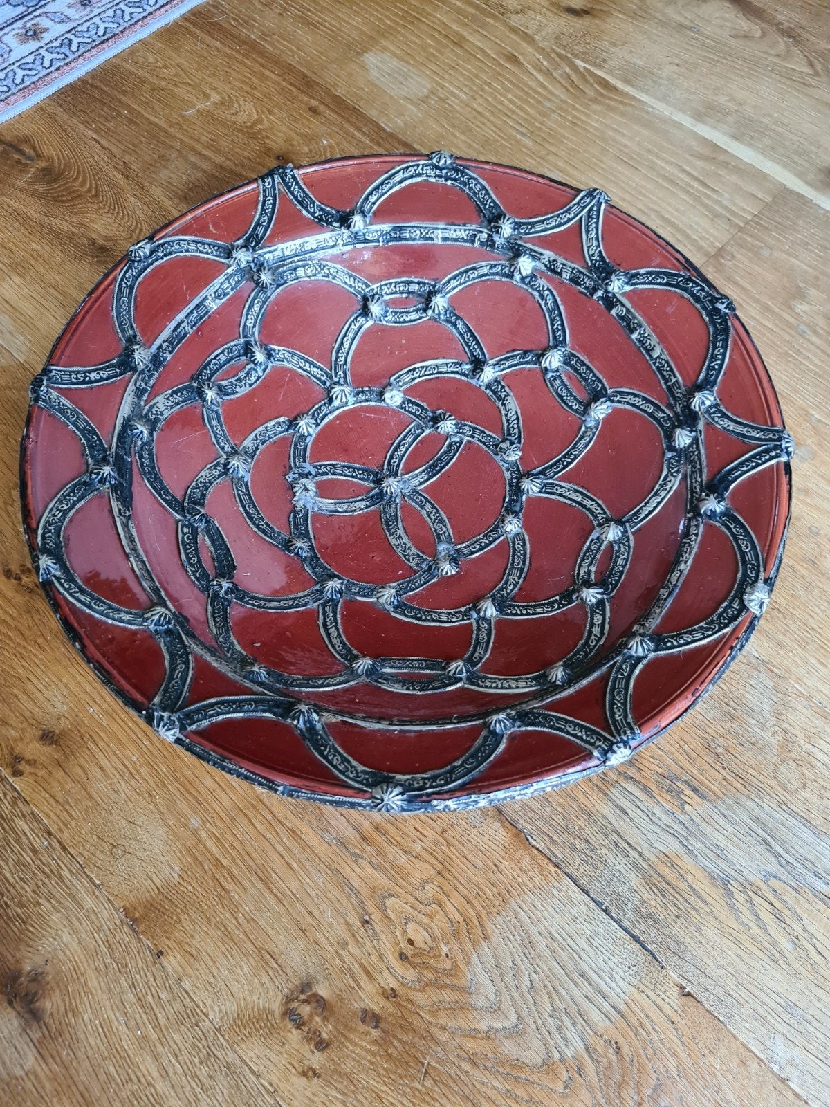 Artisieke grote schaal met metaalbeslag, Antiek en Kunst, Ophalen of Verzenden
