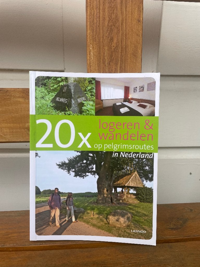 Logeren en wandelen op pelgrimsroutes in Nederland, Ophalen of Verzenden, Benelux, Fiets- of Wandelgids, Overige merken