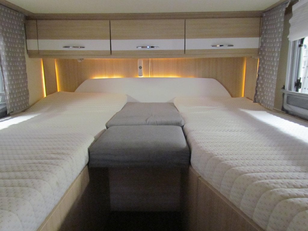 Bürstner Nexxo T 728 G Lengtebedden, Derde bed, Koelkast, Fiat, Tot en met 3, Bürstner
