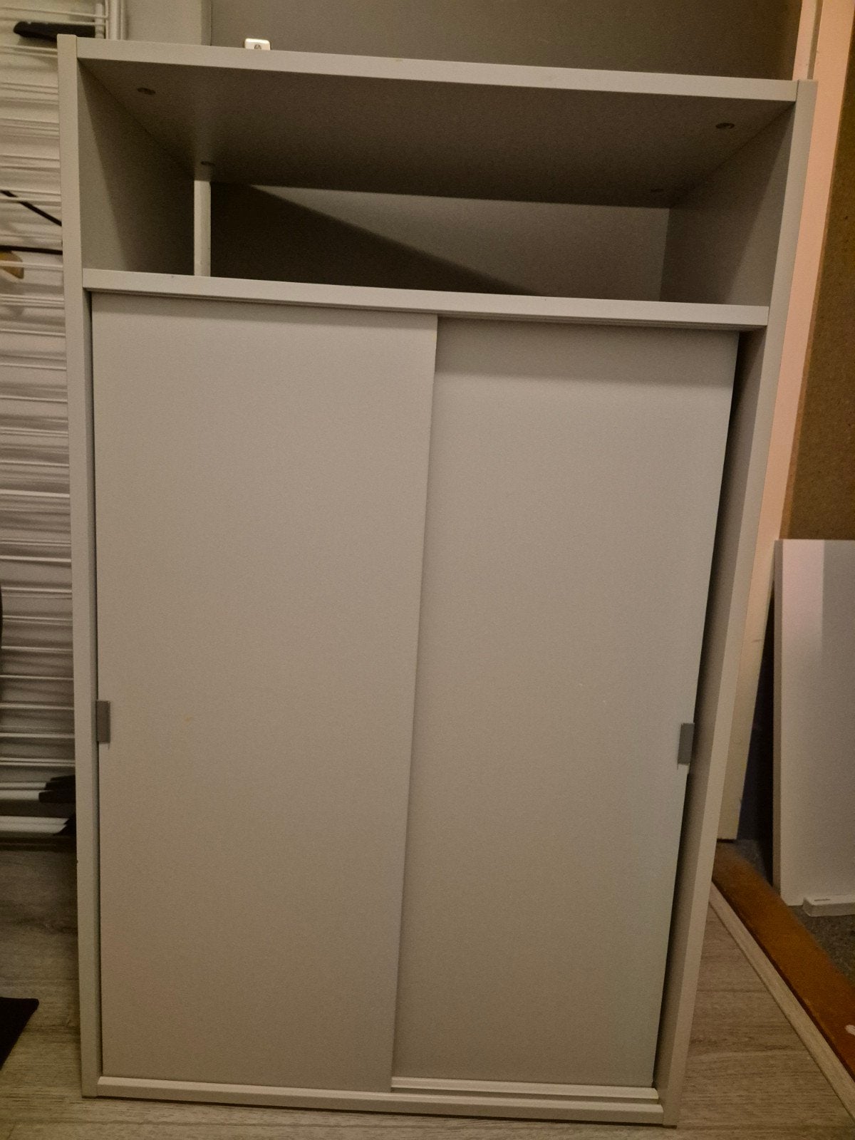 Ikea kastje met schuifdeuren en open vak, Ophalen, Zo goed als nieuw