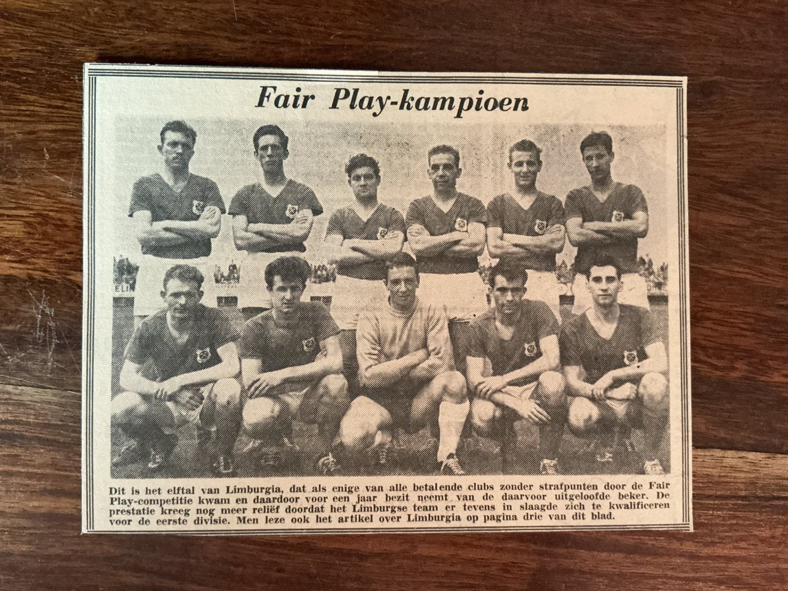 Voetbal elftalfoto Limburgia Fair Play kampioen 1962, Verzamelen, Ophalen of Verzenden, 1960 tot 1980, Knipsel(s)