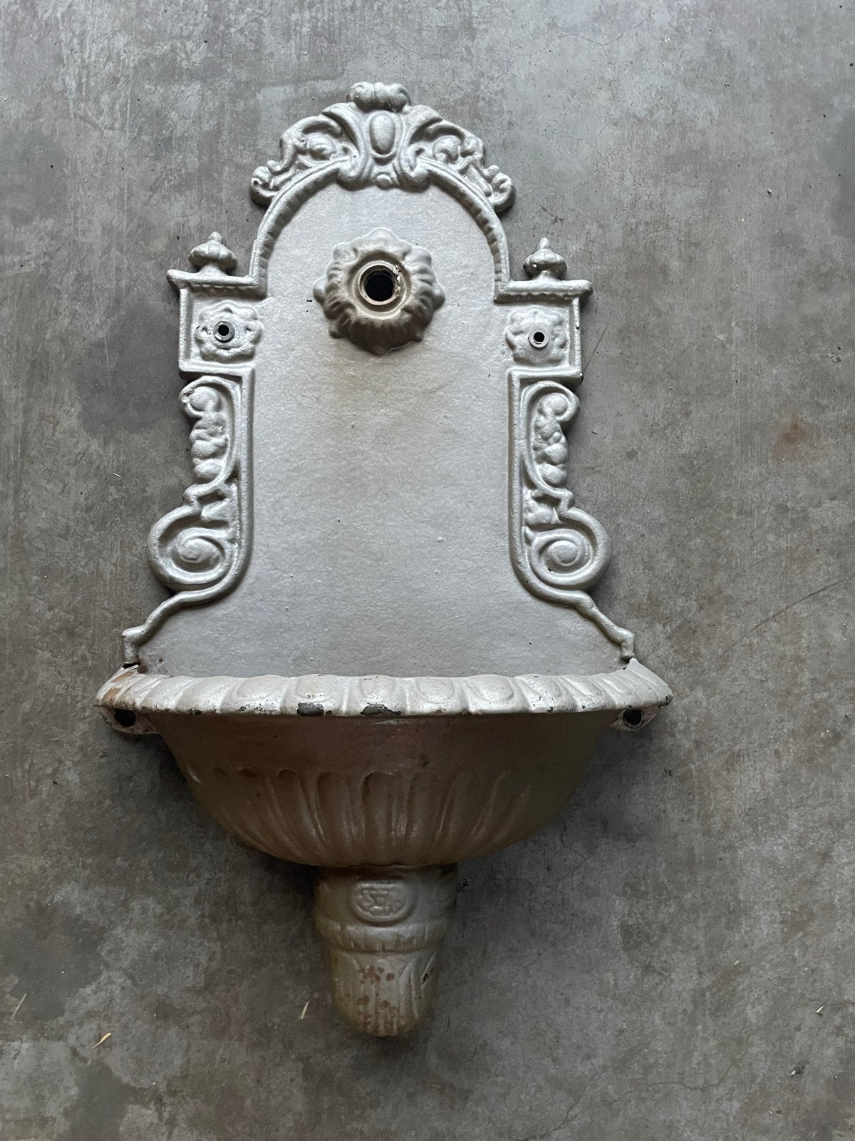 Antieke gietijzeren wandfontein - Decoratieve waterbak, Ophalen, Gebruikt