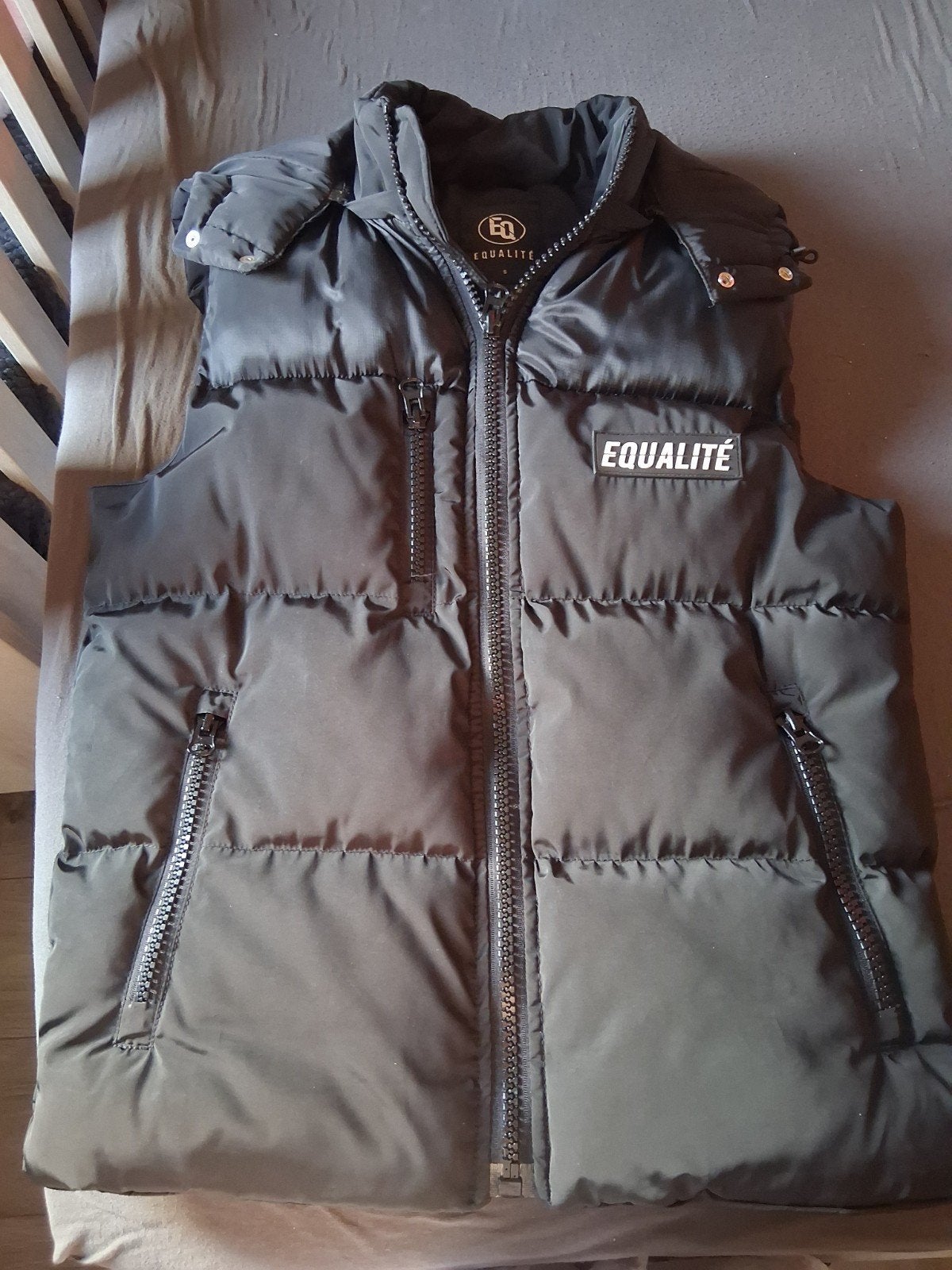 2 Bodywarmers: Equalité en Malelions - Maat S, Ophalen of Verzenden, Zo goed als nieuw, Zwart