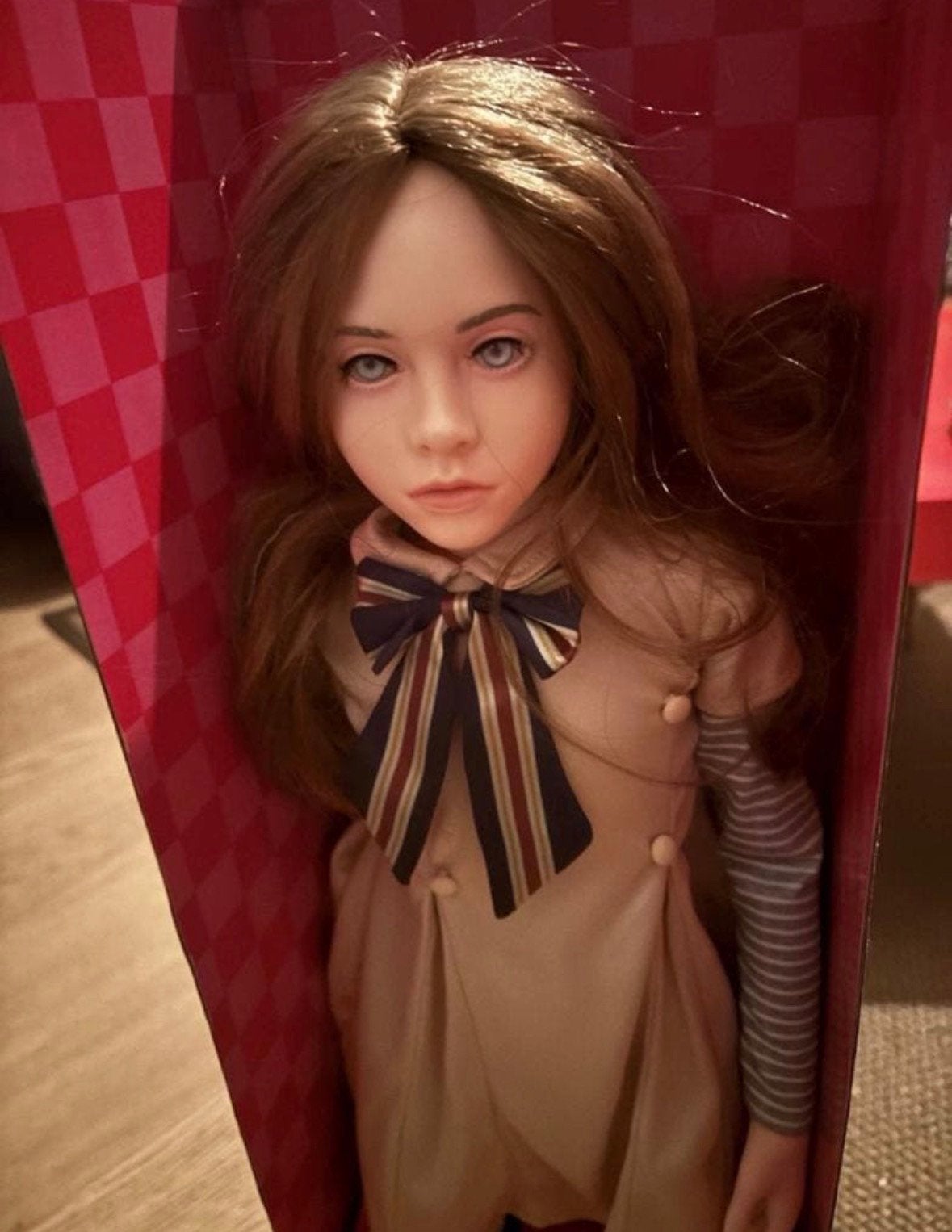 Originele pop van M3gan / Megan - ca 60 cm - Spencer‘s, Verzamelen, Ophalen of Verzenden, Zo goed als nieuw, Actiefiguur of Pop