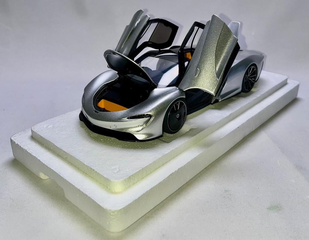 McLaren Speedtail SuperNova Silver 1:18 van Autoart, Hobby en Vrije tijd, Modelauto's | 1:18, Zo goed als nieuw, Auto, Autoart