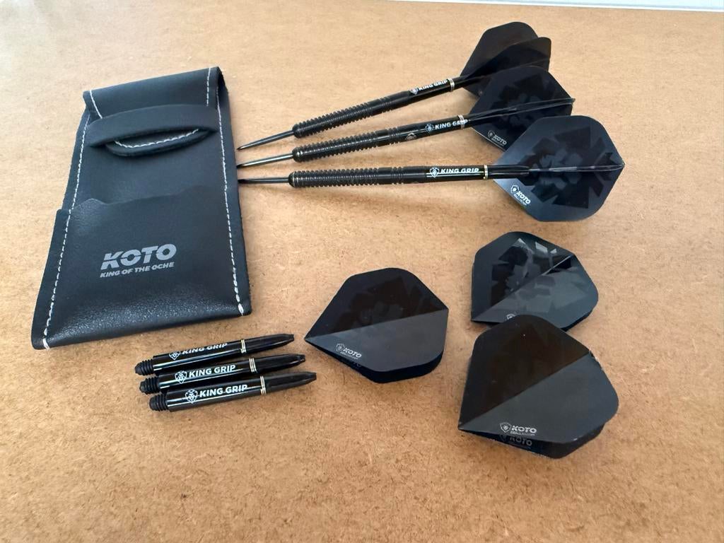 King Grip Dartpijlen met Koto etui en extra flights, Ophalen of Verzenden, Zo goed als nieuw, Pijlen