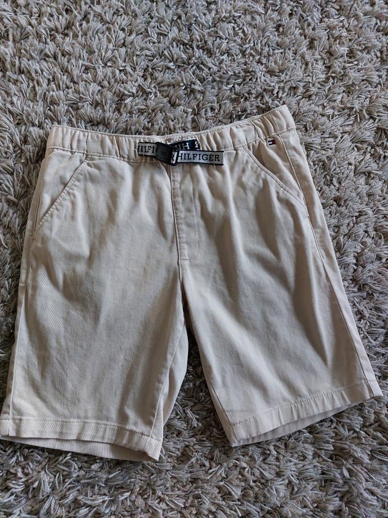 als Nieuw!Mooie Tommy Hilfiger korte broek met riem maat 164, Kinderen en Baby's, Kinderkleding | Maat 164, Broek, Nieuw, Ophalen of Verzenden