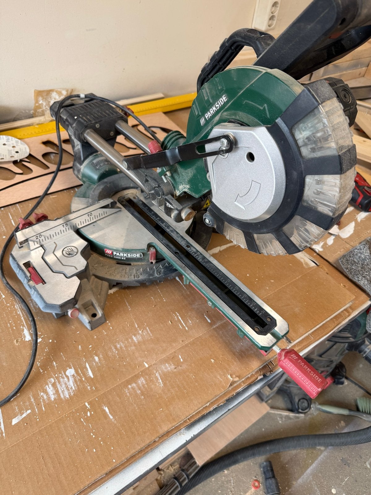 Parkside Afkortzaag - Gebruikt maar functioneel, Doe-het-zelf en Verbouw, Gereedschap | Zaagmachines, Ophalen, Gebruikt, 600 tot 1200 watt
