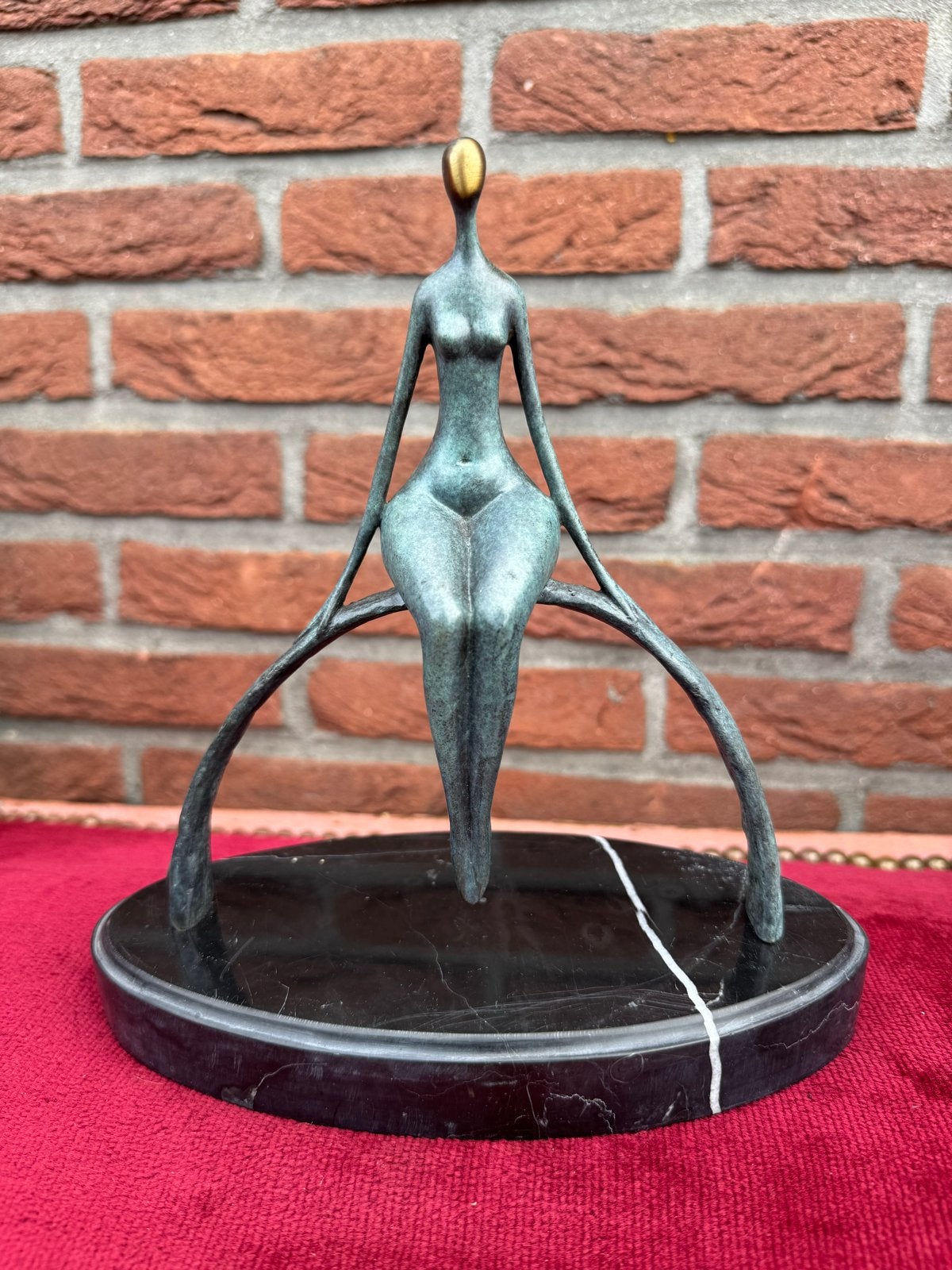 Gepatineerd bronzen beeld, zittende dame, gesigneerd Cesaro, Ophalen of Verzenden, Brons, 20 - 50 cm, Beeld