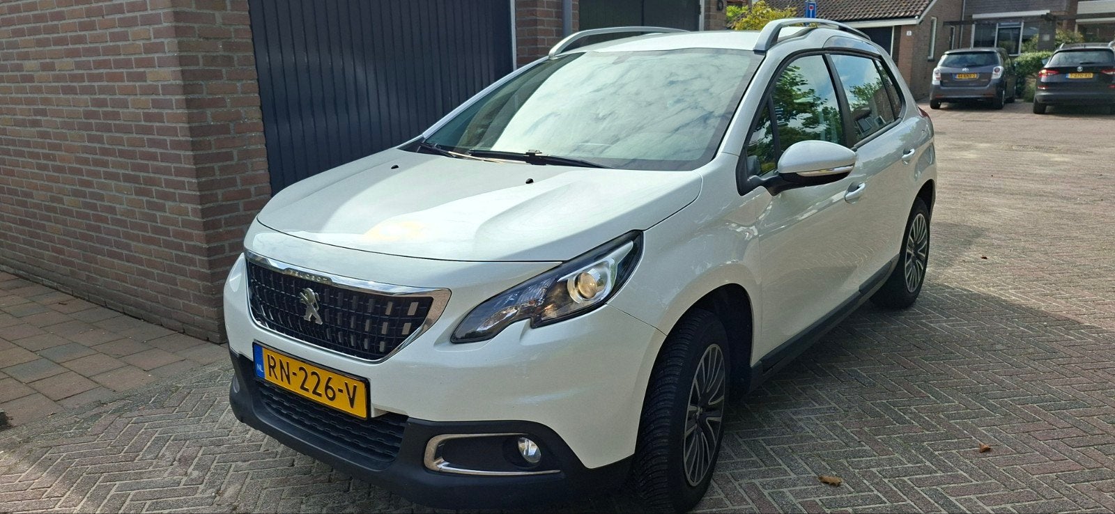Foto 2 van Peugeot 2008 (parelmoer wit)