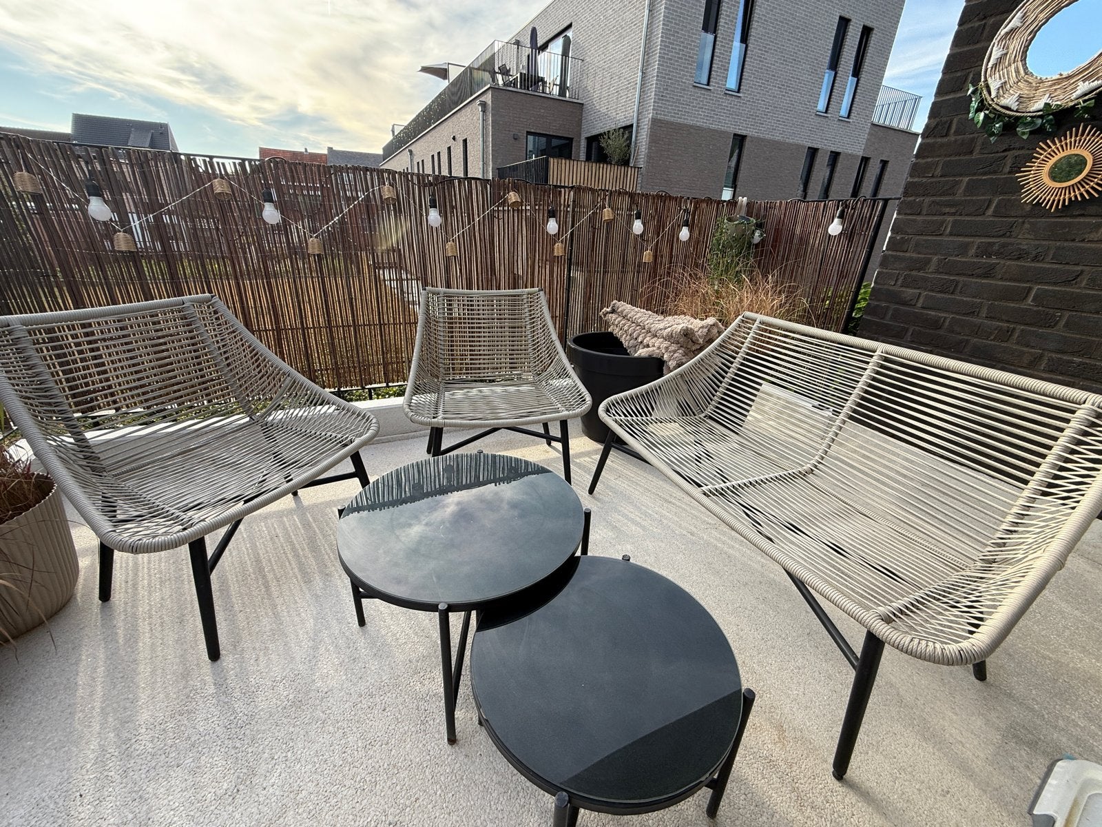 Leuk tuinsetje met 2 stoelen, bankje en 2 tafeltjes, Overige materialen, 3 zitplaatsen, Ophalen of Verzenden, Zo goed als nieuw