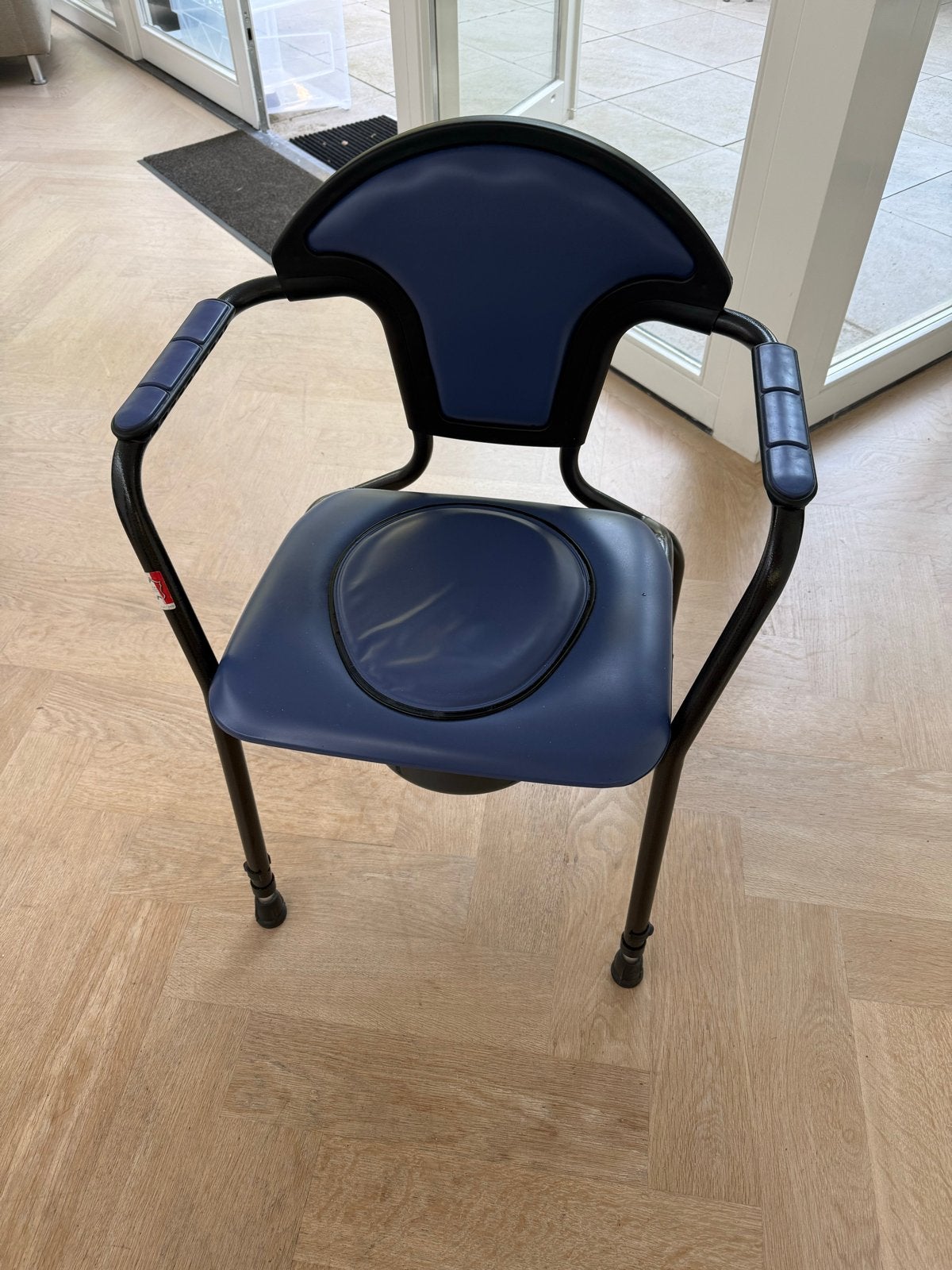 Po Toiletstoel / postpoel in hoogte verstelbaar, Ophalen, Zo goed als nieuw