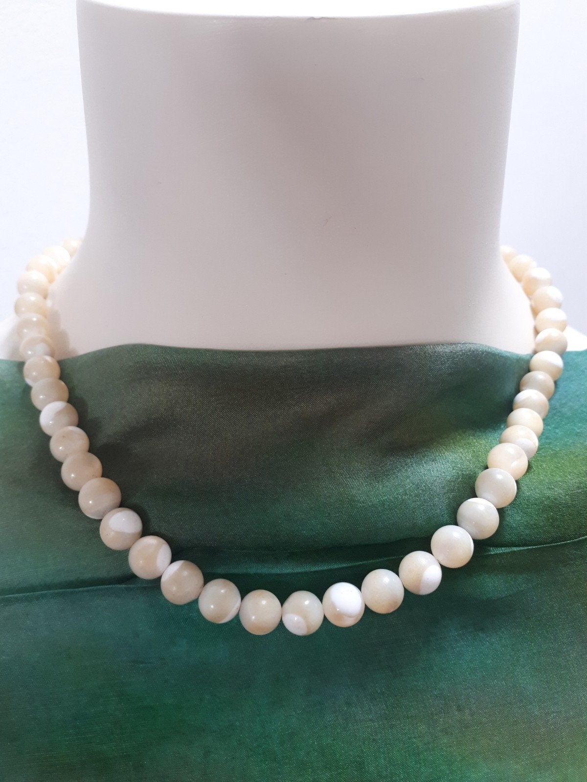 Oud Collier Geslepen Parelmoer Kralen., Ophalen of Verzenden, Overige materialen, Ketting