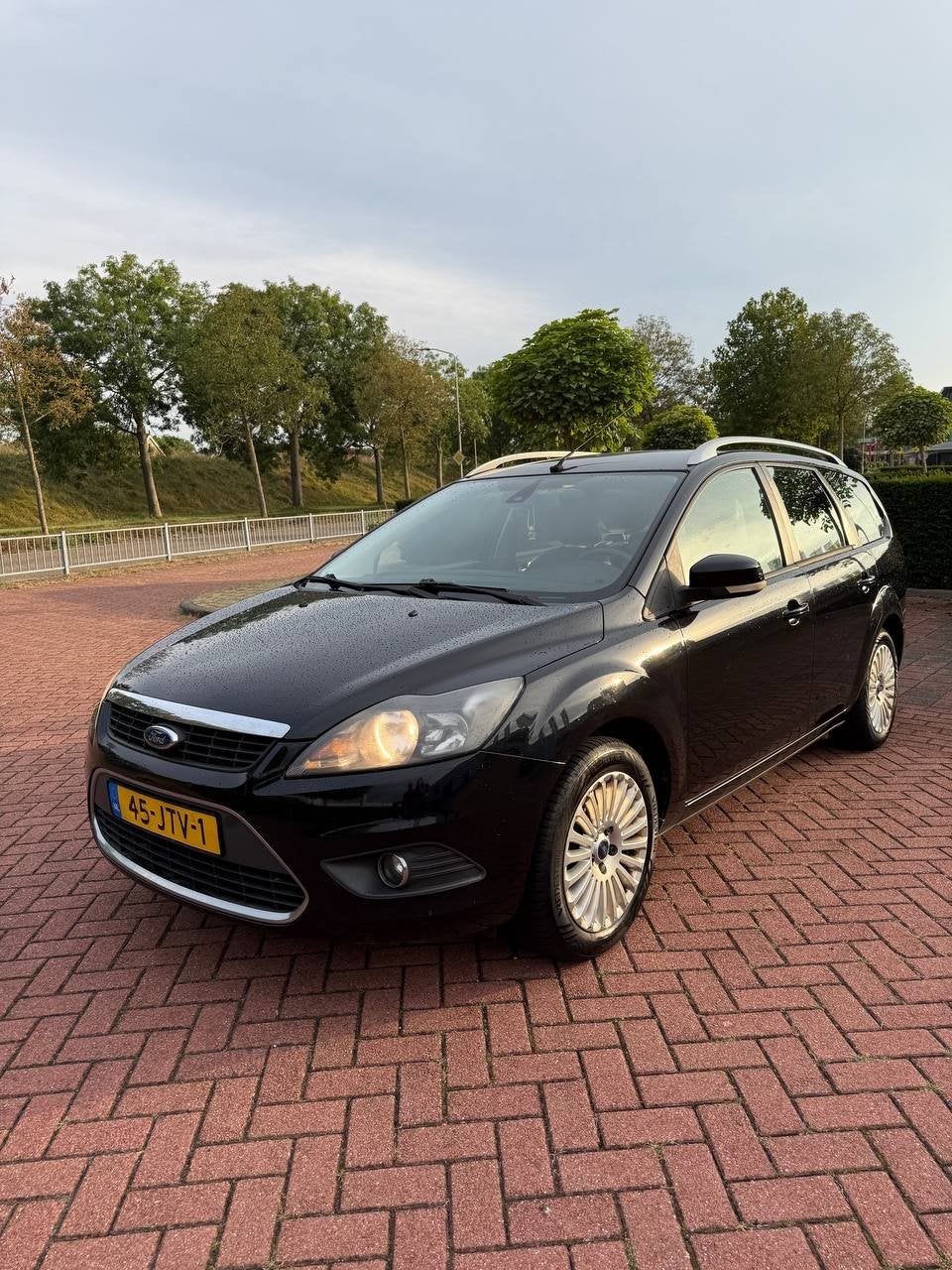 Ford Focus 1.8 92KW Wagon 2009 Zwart, 125 pk, 4 cilinders, Zwart, Particulier