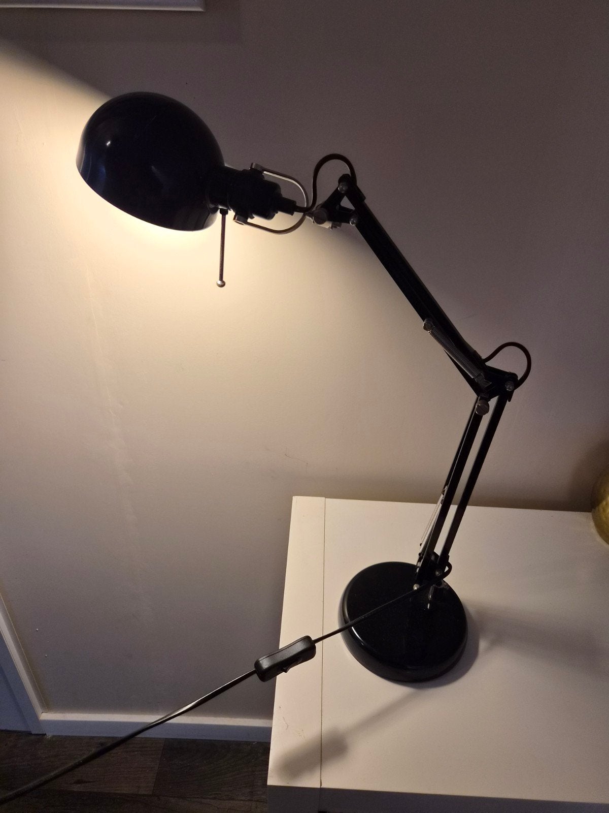 Zwarte verstelbare bureaulamp met metalen arm, Bureaulamp, Gebruikt, Met schakelaar, Zwart