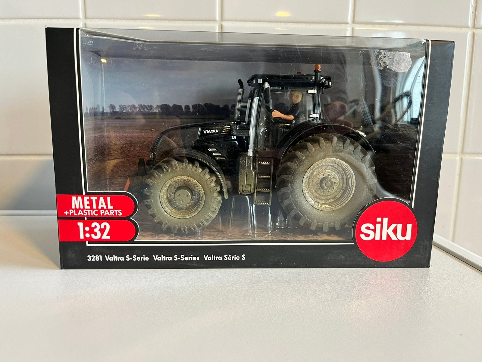 Valtra S vervuild Siku, Ophalen of Verzenden, Zo goed als nieuw, Tractor of Landbouw, SIKU
