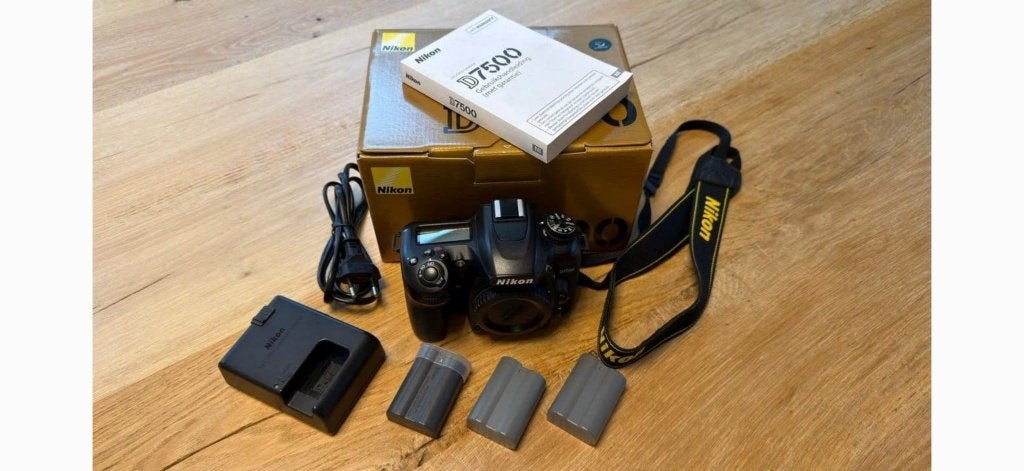 Nikon D7500 Body + Pantserglas & 3 Accu's, Ophalen, Ingebouwde flitser, Gebruikt, Spiegelreflex
