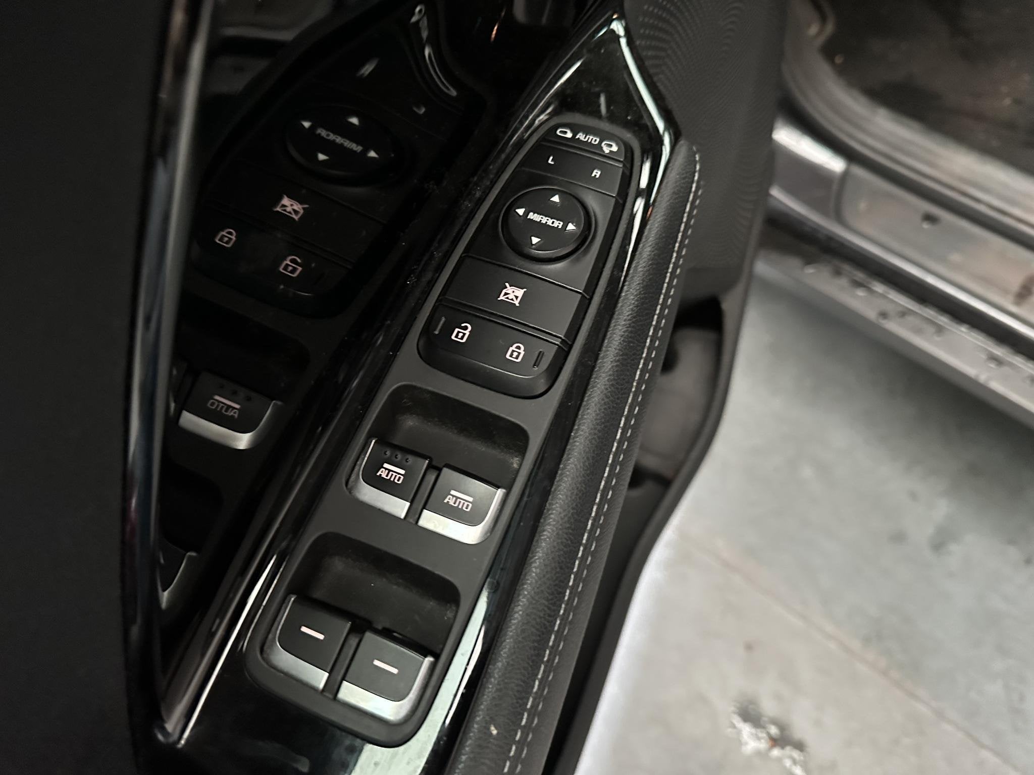 Kia Niro 1.6 GDi Hybrid First Edition, Auto's, Gebruikt, Euro 6, 2 kWh, Leder en Stof