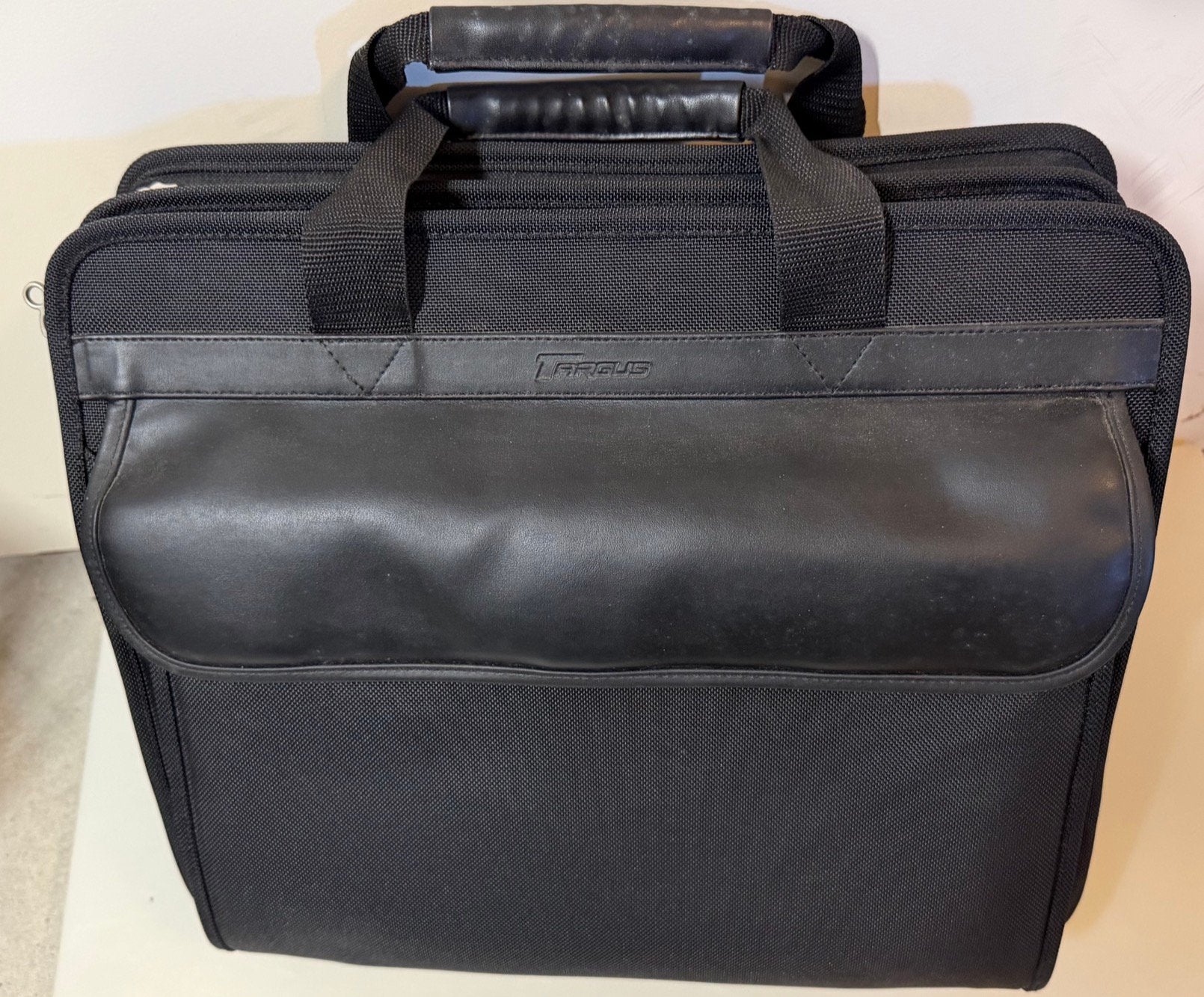 Te koop Targus laptop tas, Computers en Software, Ophalen, 15 inch, Zo goed als nieuw