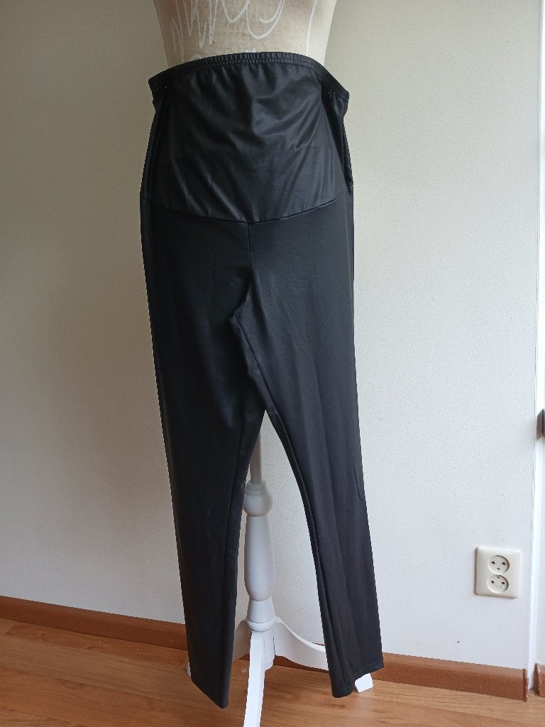 1 zwarte stretch zwangerschapsbroek maat L merk Only, Ophalen of Verzenden, Zo goed als nieuw, Zwart, Broek of Spijkerbroek