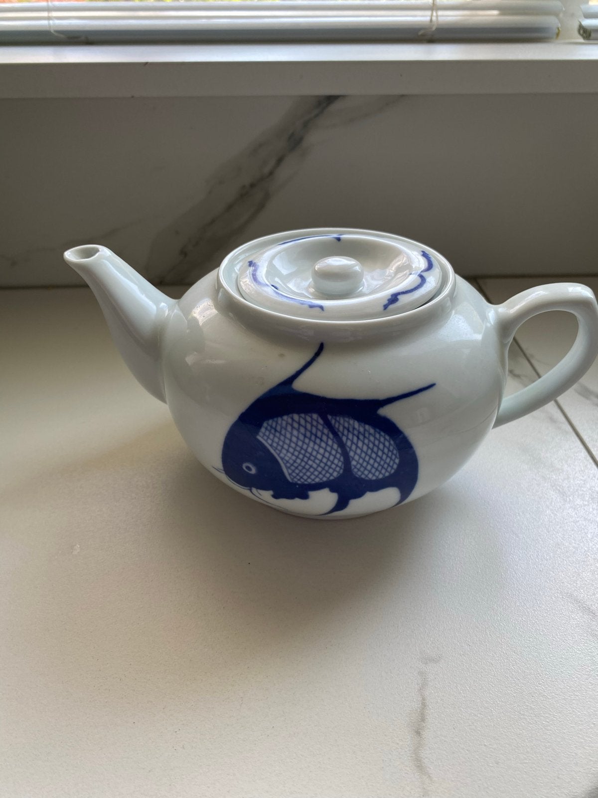 Vintage Chinese Raoping theepot met blauwe vis uit Raoping, Ophalen of Verzenden