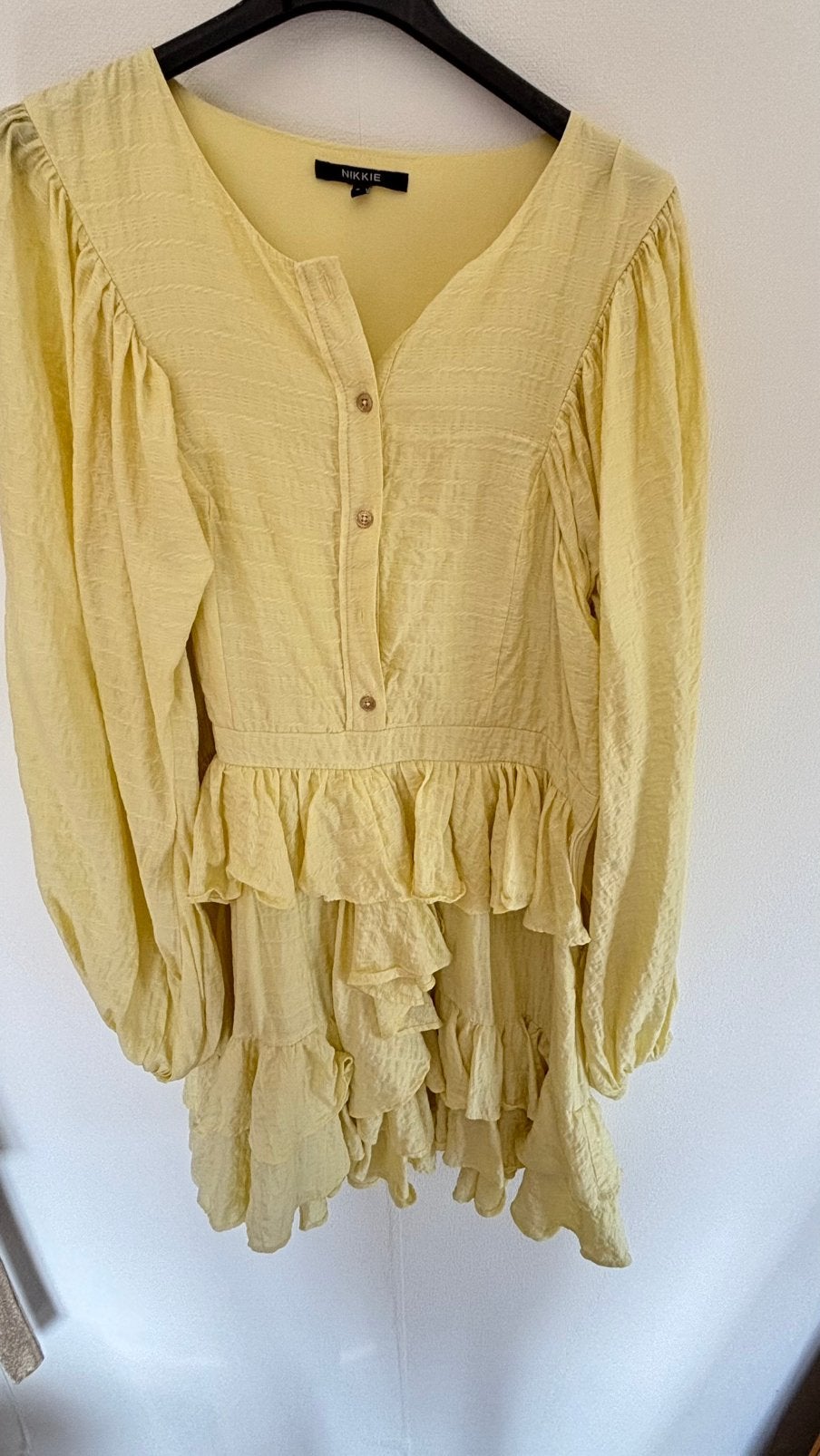 Nikkie buter yellow jurk, Ophalen, Zo goed als nieuw, Maat 42/44 (L), Boven de knie