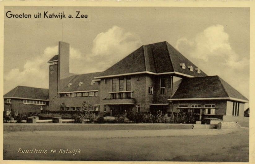 Groeten uit Katwijk a. Zee - Raadhuis te Katwijk - gelopen, Ophalen of Verzenden, 1940 tot 1960, Gelopen, Zuid-Holland