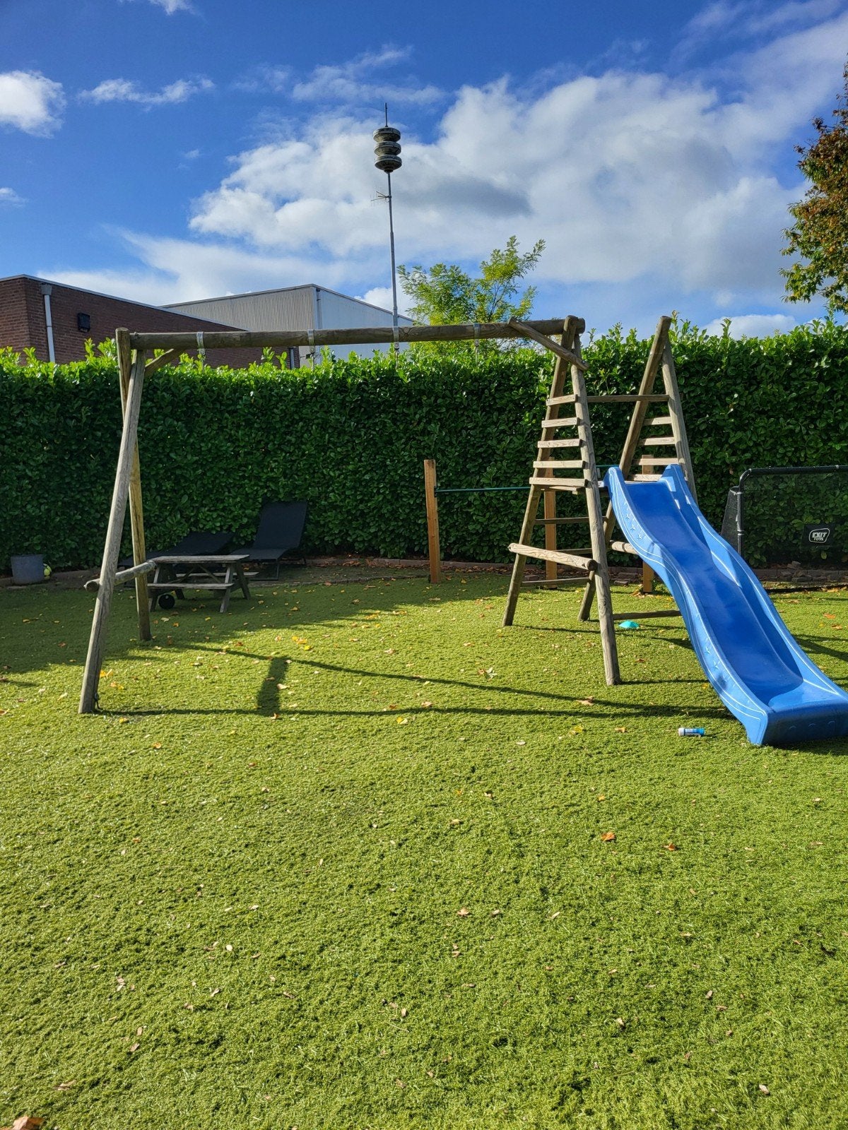 Houten speeltoestel met glijbaan en schommelhaken, Ophalen, Gebruikt, Glijbaan