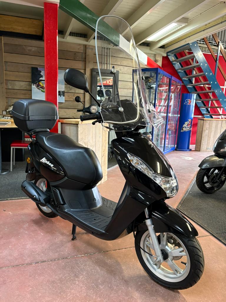 Gebro scooters: Peugeot kisbee 25KM SNOR zwart  BJ2016, Fietsen en Brommers, Scooters | Peugeot, Gebruikt, Overige modellen, Maximaal 25 km/u