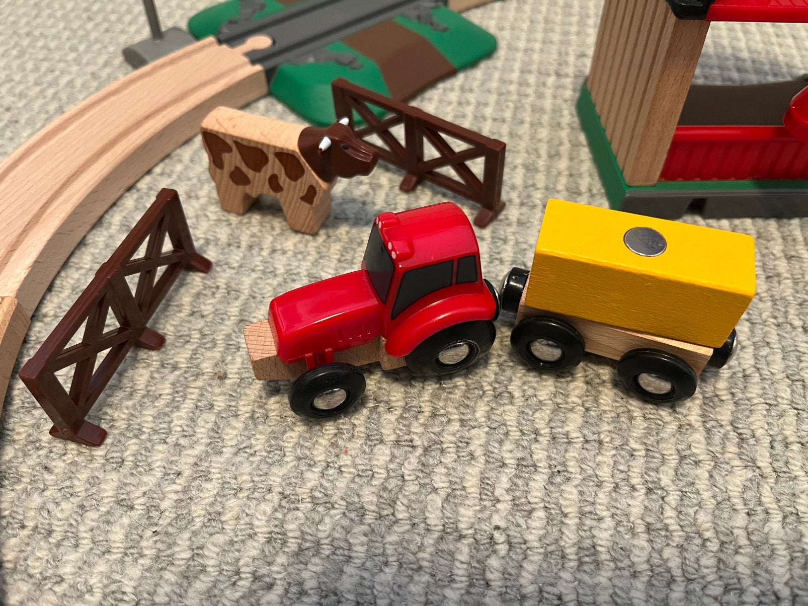Brio houten trein en boerderij, Ophalen, Zo goed als nieuw