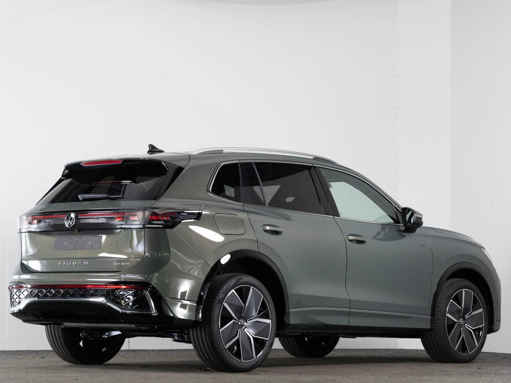 Volkswagen Tiguan R-Line-Edition 1.5 eHybrid 204 pk | Trekha, Auto's, Volkswagen, Open dak, Stof, Zwart, 4 cilinders