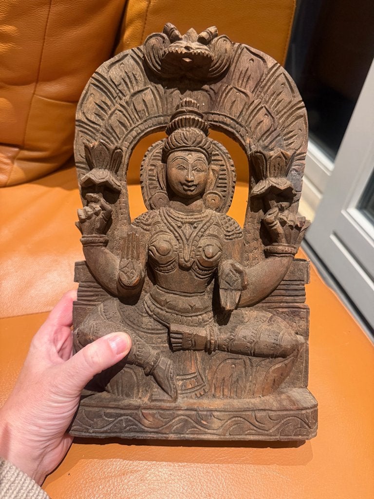 Saraswati hindoe godin houtsnijwerk beeld handwerk 31,5 cm, Overige onderwerpen, Handgemaakt, Ophalen of Verzenden, 20 - 50 cm