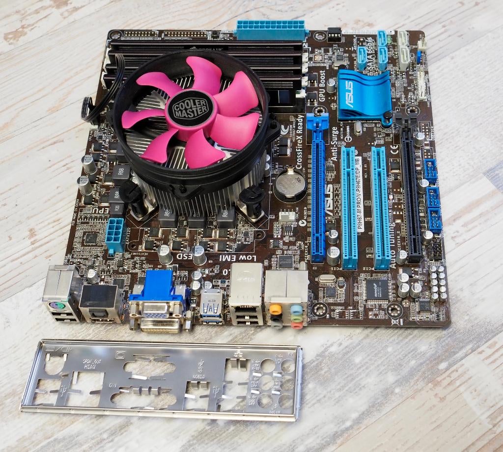 Asus Mainboard P8H67-M met Intel i7-2600K en 16GB memory, DDR3, Ophalen of Verzenden, Zo goed als nieuw, ATX