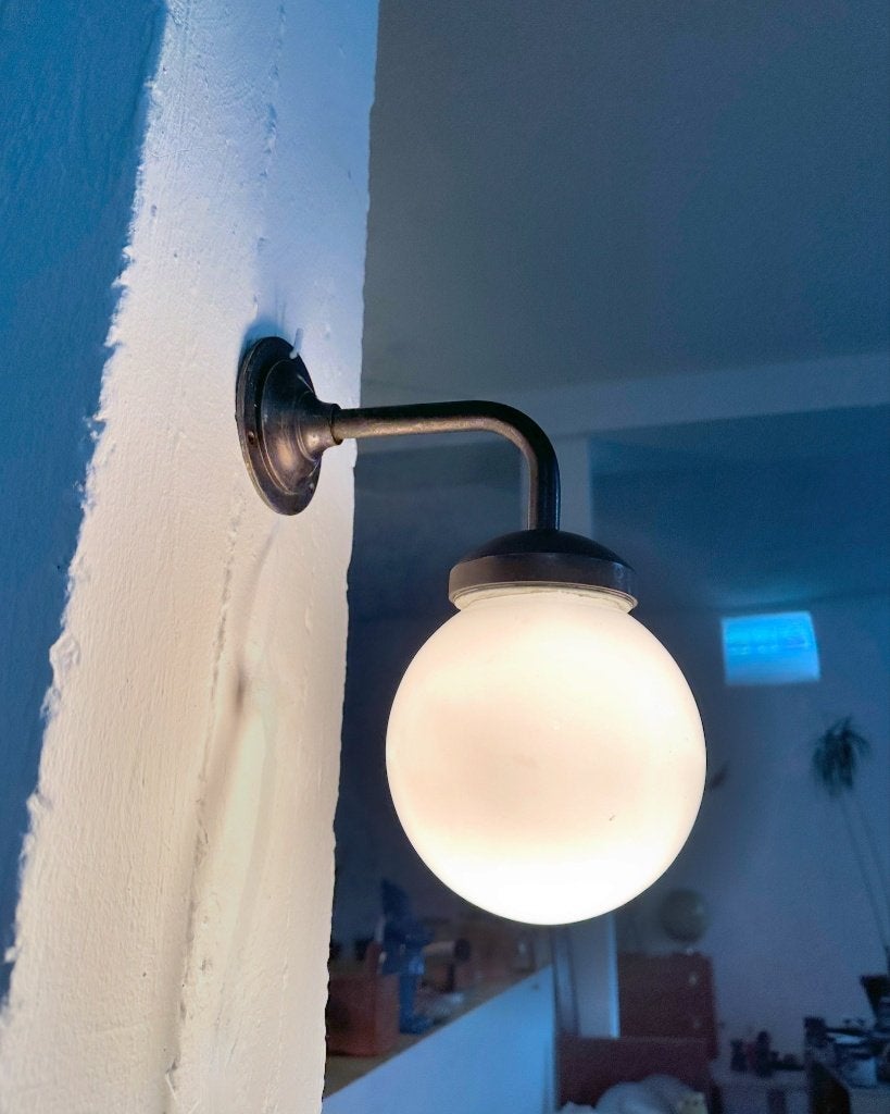 Art deco wandlamp, vintage design, antieke bollamp, Ophalen of Verzenden