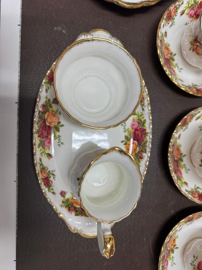 Royal Albert Old Country Roses set 1, Antiek en Kunst, Antiek | Servies los, Ophalen