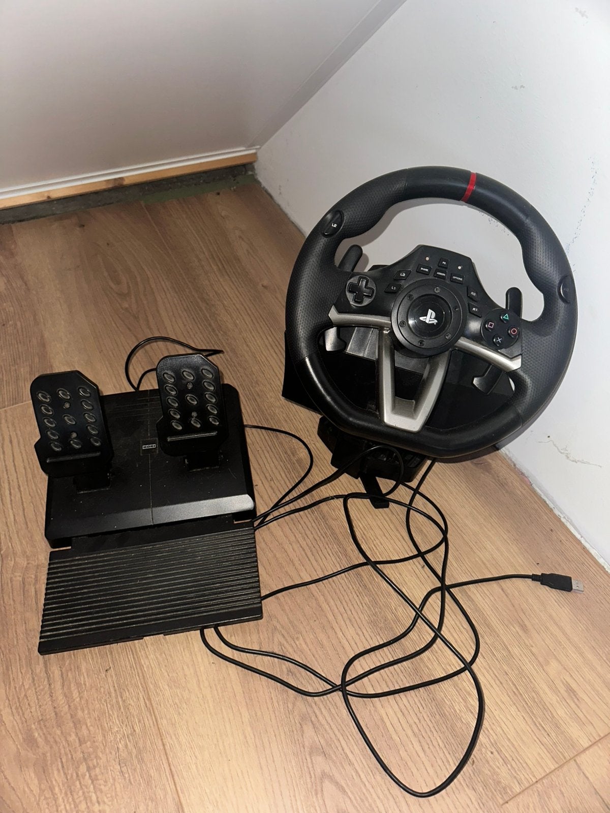 HORI Racing Wheel APEX RWA PS4/PS5/PC + Pedalen, Ophalen of Verzenden, Zo goed als nieuw, PlayStation 3
