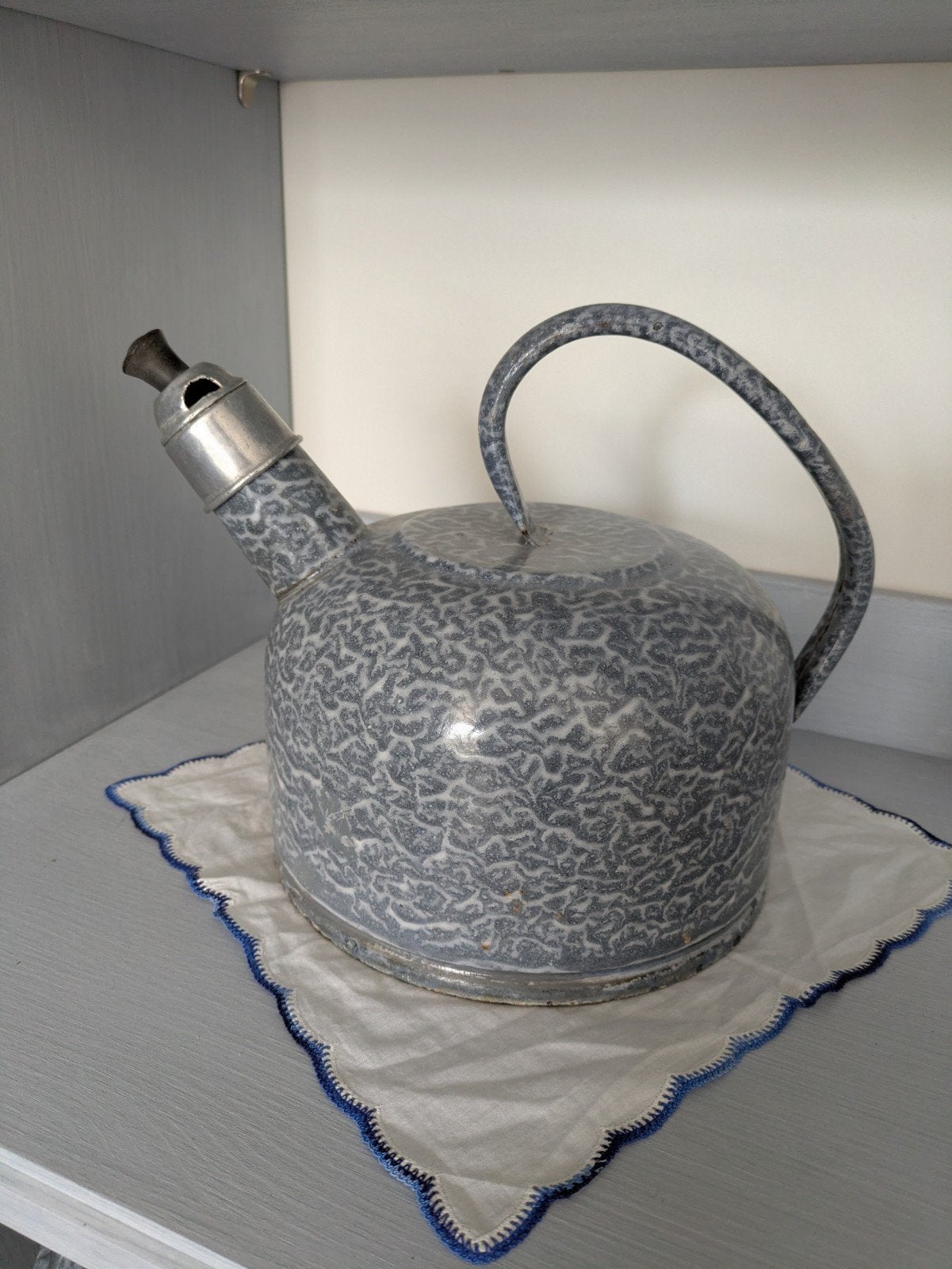 Grijsgewolkt emaille fluitketel, Ophalen of Verzenden