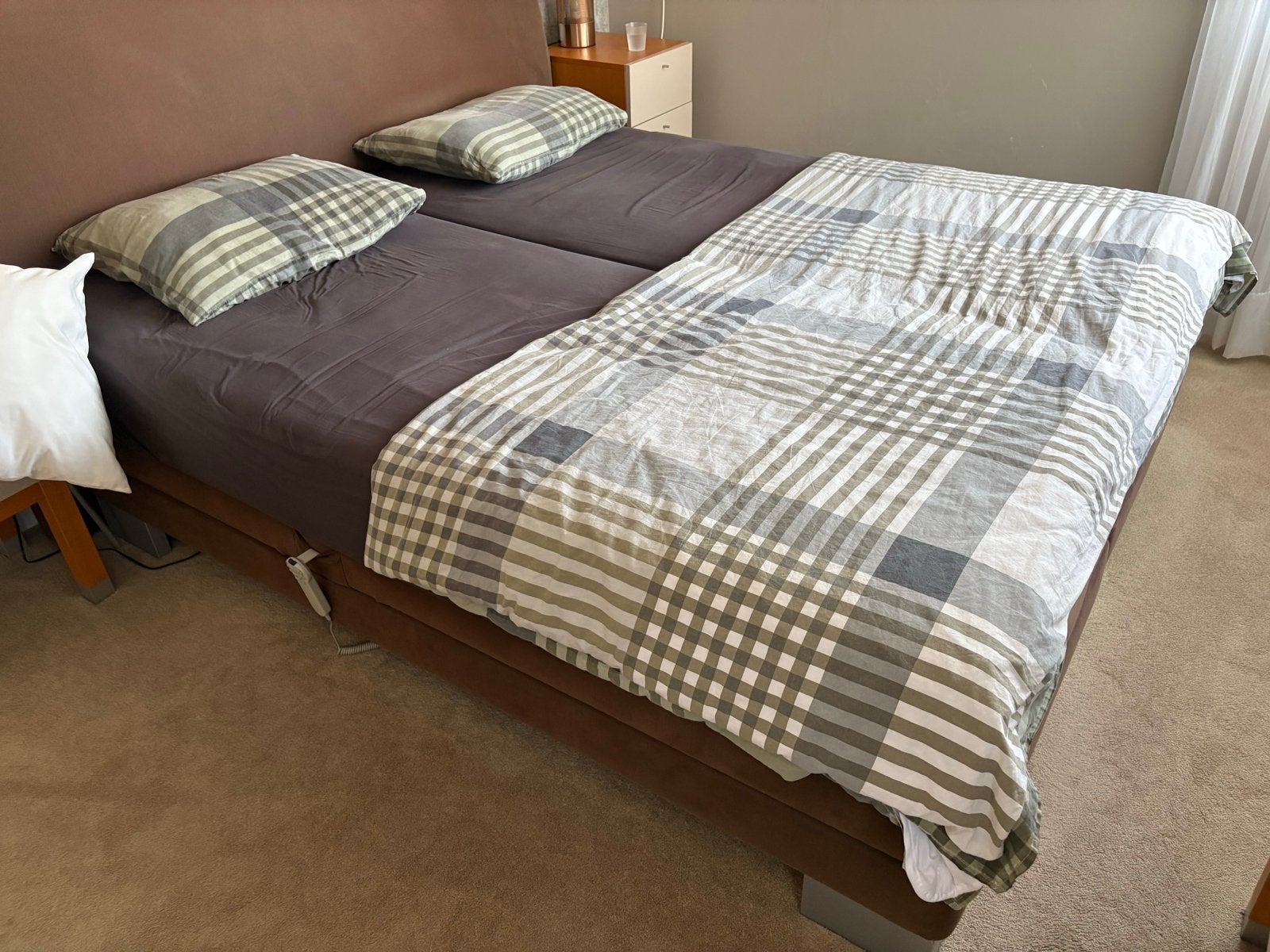 Electriche Boxspring met Verstelbare Lattenbodems, Ophalen, Bruin, 210 cm, Tweepersoons