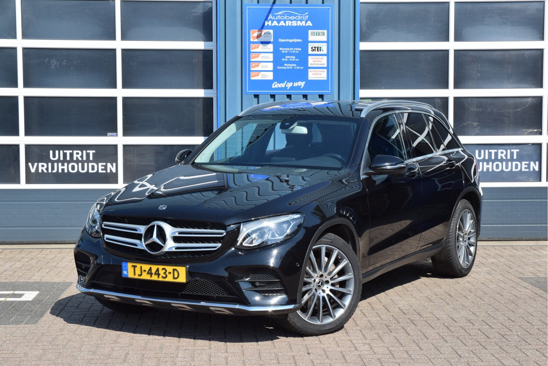 Mercedes-Benz GLC 220 d 4MATIC Business Solution AMG Trekhaa, Auto's, Automaat, Gebruikt, 2500 kg, Zwart