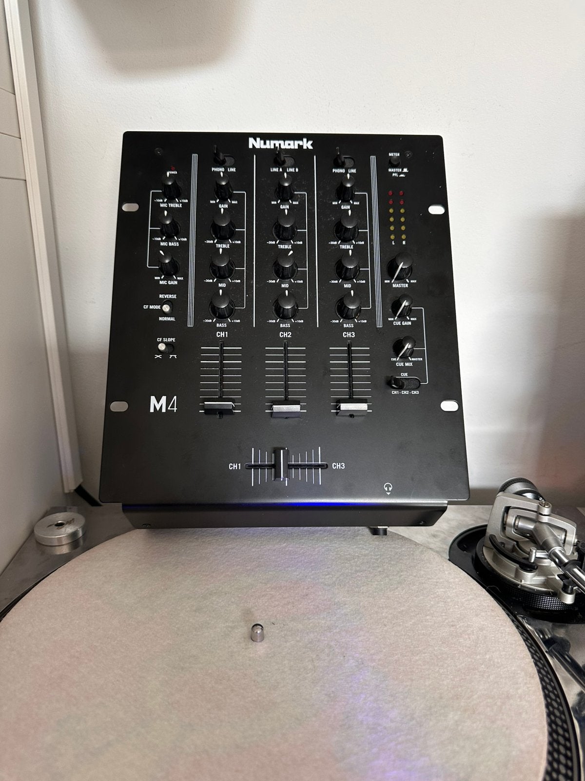 Numark M4 (defect), Muziek en Instrumenten, Mengpanelen, Zo goed als nieuw, Minder dan 5 kanalen, Ophalen of Verzenden