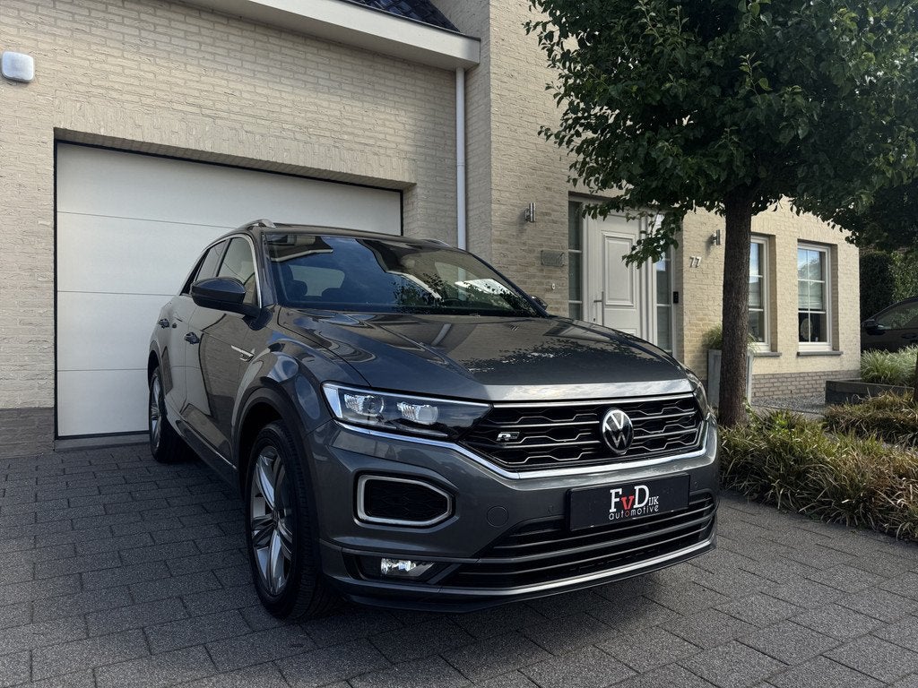 Volkswagen T-Roc 1.5 TSI 150pk DSG R-line Panoramadak Virtua, Zwart, 4 cilinders, 150 pk, Leder en Stof