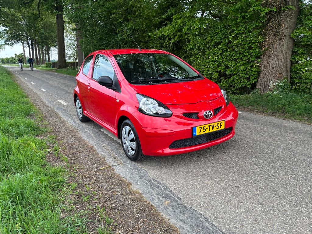 Toyota Aygo 1.0 12V Vvt-i 3DRS MMT 2007 Rood, Voorwielaandrijving, 4 stoelen, 68 pk, Origineel Nederlands